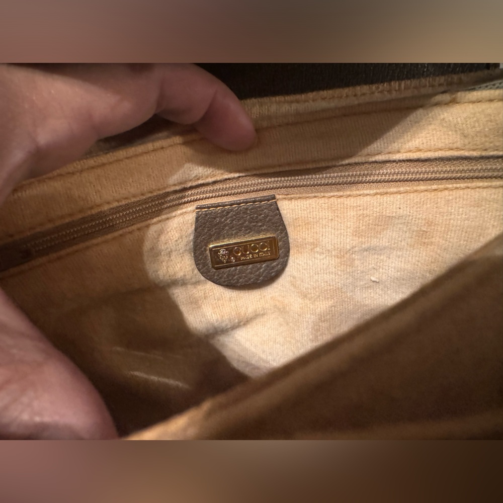 ❌❌SOLD ON FB❌❌Vintage Gucci Crossbody - Picture 11 of 17